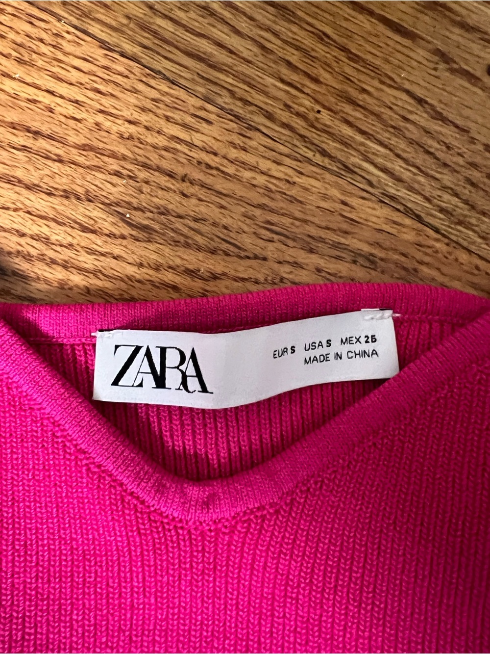 Zara Bright Pink Ribbed V-Neck Crop Top - Picture 2 of 3